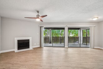 Vantage Point Apartments in Dallas, TX - Foto de edificio - Building Photo