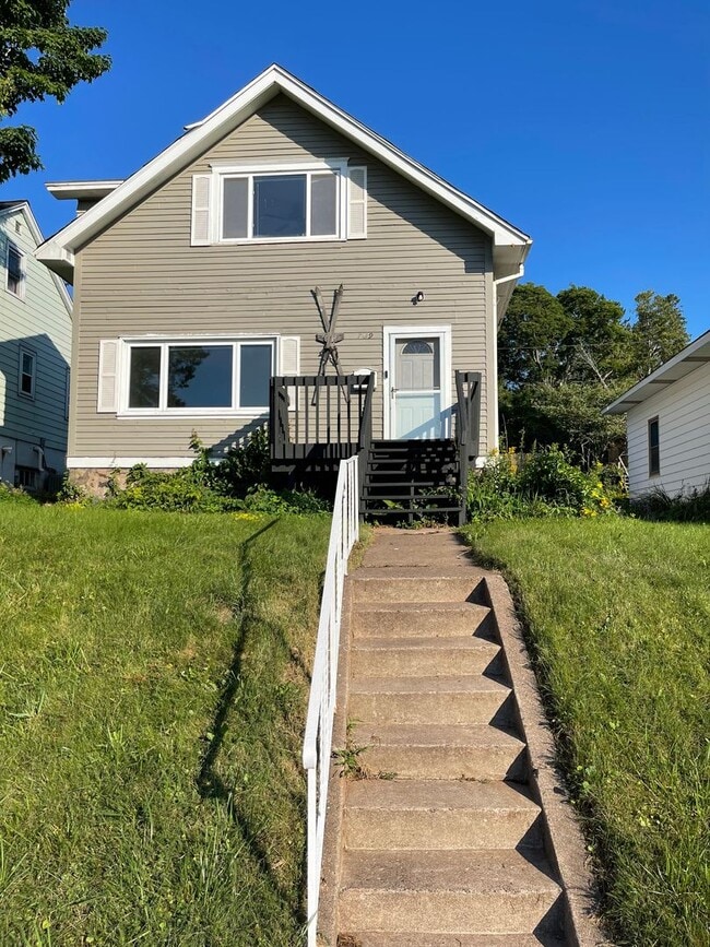 property at 709 E Skyline Pkwy