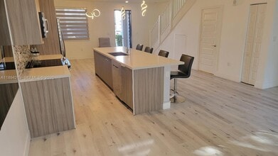 10455 NW 82nd St in Doral, FL - Building Photo - Building Photo