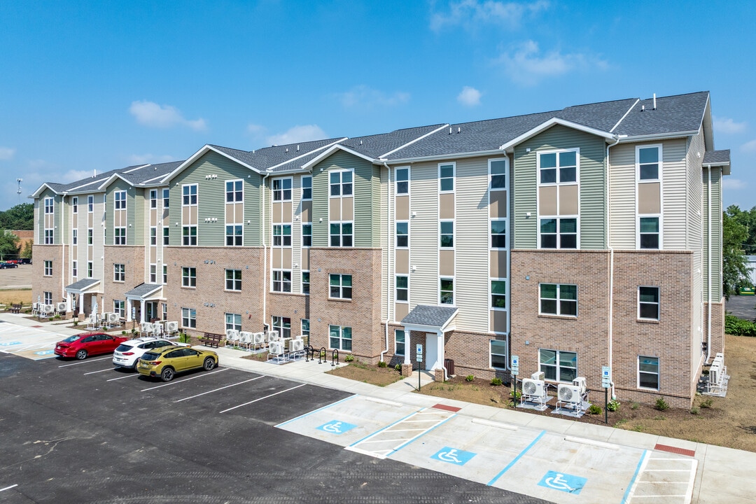 Roberts Station 55+ Community in Canton, OH - Foto de edificio