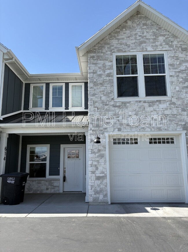 property at 614 W Cozy Ln