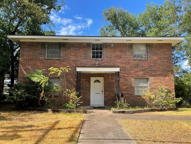 property at 1007 Thomason St