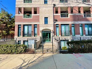 2734 N Wolcott Ave, Unit 203 in Chicago, IL - Building Photo - Building Photo