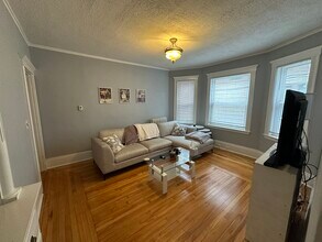 207 Boston Ave, Unit A in Medford, MA - Building Photo - Building Photo