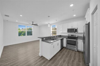 275 SW 4th St in Cape Coral, FL - Building Photo - Building Photo