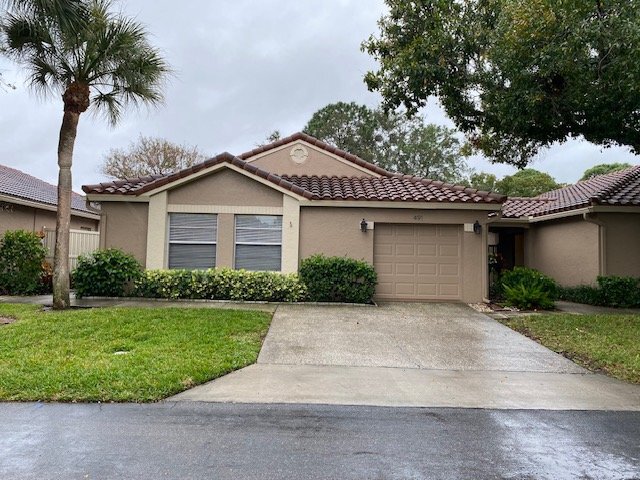 491 St Tropez Cir NE in St. Petersburg, FL - Building Photo