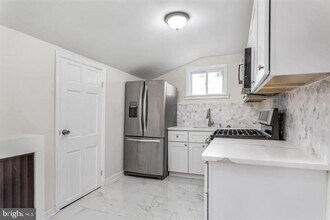 120 Grape St in Philadelphia, PA - Building Photo - Building Photo
