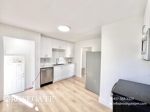 Spacious 5-Bedroom Home with Balcony & Pri in London, ON - Building Photo - Building Photo