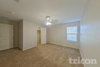 1720 Clairborne Ct in Oak Point, TX - Foto de edificio - Building Photo