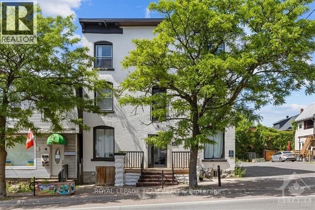 property at 883-883 Somerset St W