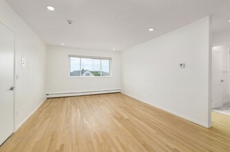 194 Hillside St, Unit 1 in Boston, MA - Building Photo - Building Photo