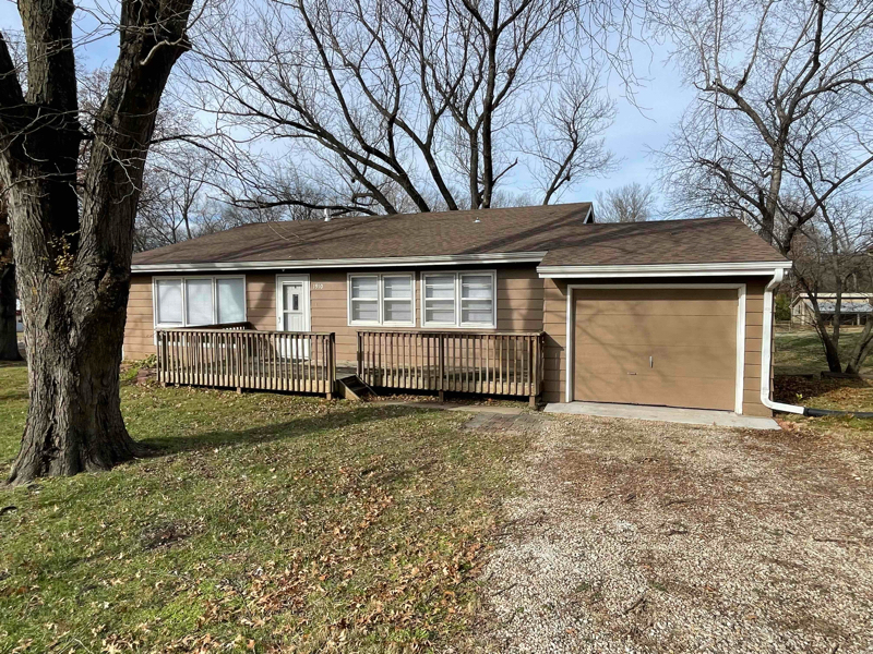 1910 NW Fredith Ln in Topeka, KS - Building Photo