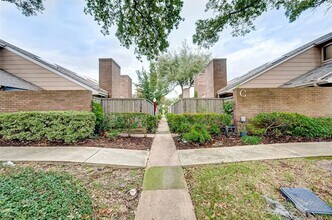 13922 Hollowgreen Dr in Houston, TX - Building Photo - Building Photo