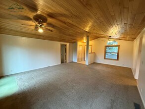 33100 Whetham Way in Cottage Grove, OR - Building Photo - Building Photo