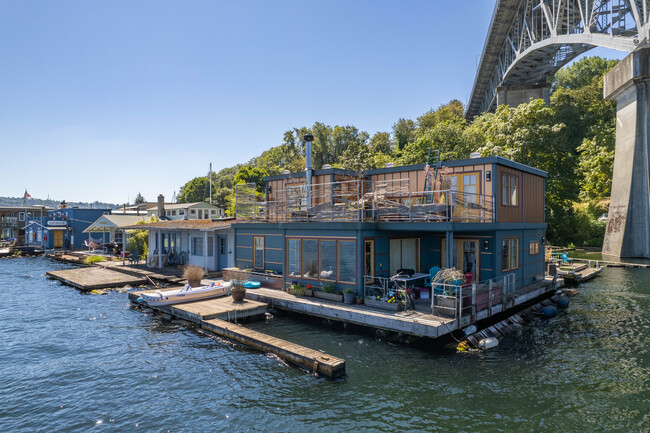 THE OLD BOATHOUSE CONDOMINIUM