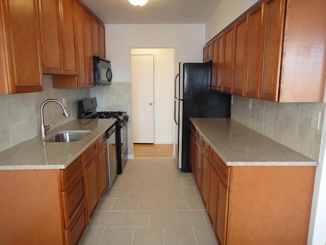 109 Fisher Ave in Eastchester, NY - Building Photo - Building Photo