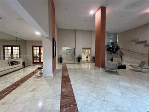 5825 Collins Ave in Miami Beach, FL - Building Photo - Building Photo