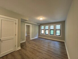 1128 Maple Ave, Unit 1A in Evanston, IL - Building Photo