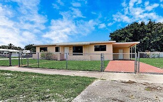 17800 NW 28th Ct in Miami Gardens, FL - Building Photo