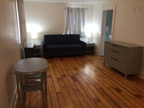 800 Roosevelt Pl, Unit Efficiency Apartment in New Orleans, LA - Foto de edificio - Building Photo