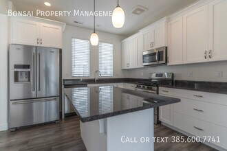 4566 Scissor Wy in South Jordan, UT - Building Photo - Building Photo