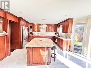 5715 Riverdale Crescent in Mississauga, ON - Building Photo - Building Photo