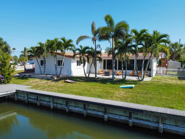 107 Jamaica Dr in Cocoa Beach, FL - Building Photo - Building Photo