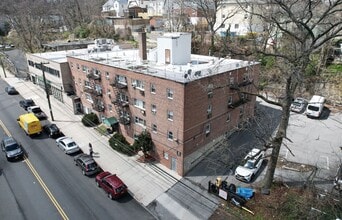 376-380 McLean Ave in Yonkers, NY - Building Photo - Building Photo