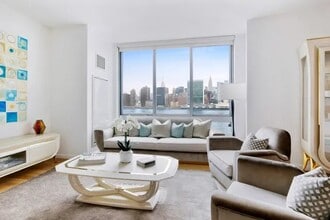 46 Center Blvd in Queens, NY - Building Photo - Building Photo