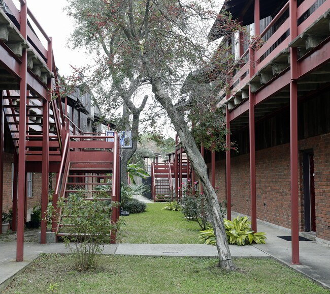 Yaseen Apartments in Metairie, LA - Foto de edificio - Building Photo