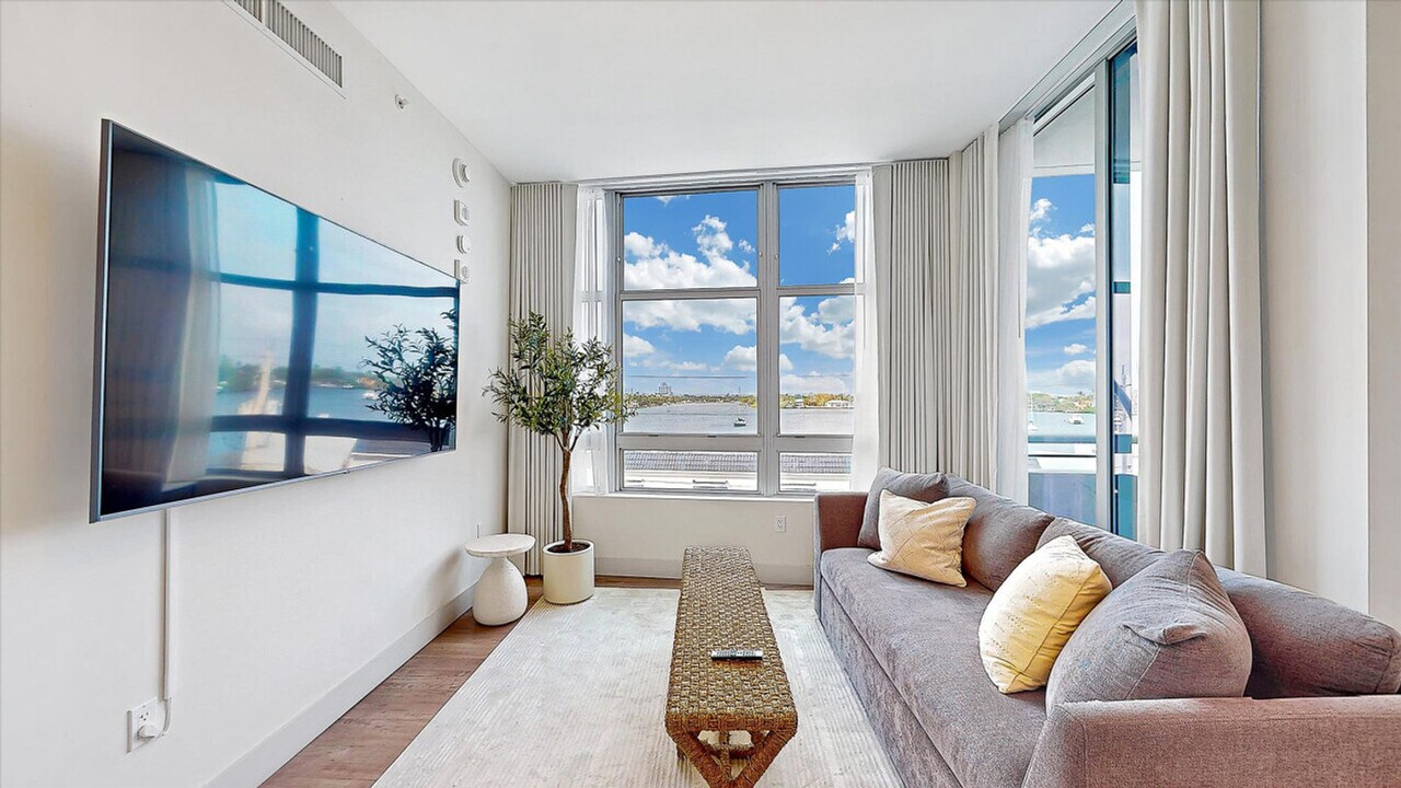 777 N Ocean Dr in Hollywood, FL - Building Photo