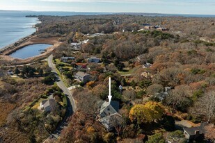 135 Oyster Pond Rd in Falmouth, MA - Building Photo - Building Photo