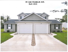 87-95 Franklin Ave in Wakeman, OH - Foto de edificio - Building Photo