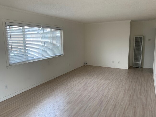 2001 Rockefeller Ln in Redondo Beach, CA - Foto de edificio - Building Photo