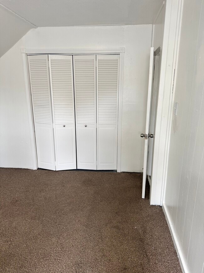 211 Oxford St, Unit 2nd floor apt in Providence, RI - Building Photo - Building Photo