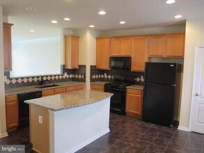 7017 Little Thames Drive in Gainesville, VA - Building Photo - Building Photo