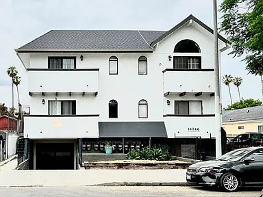 14746 Delano St, Unit 3 in Los Angeles, CA - Building Photo - Building Photo