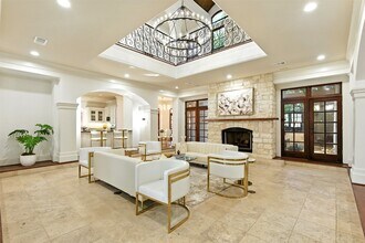 5105 Pocahontas St in Bellaire, TX - Building Photo - Building Photo