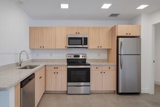 2010 SW 25th Ter in Miami, FL - Building Photo - Building Photo
