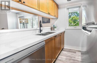 101 Bristol Rd E in Mississauga, ON - Building Photo - Building Photo