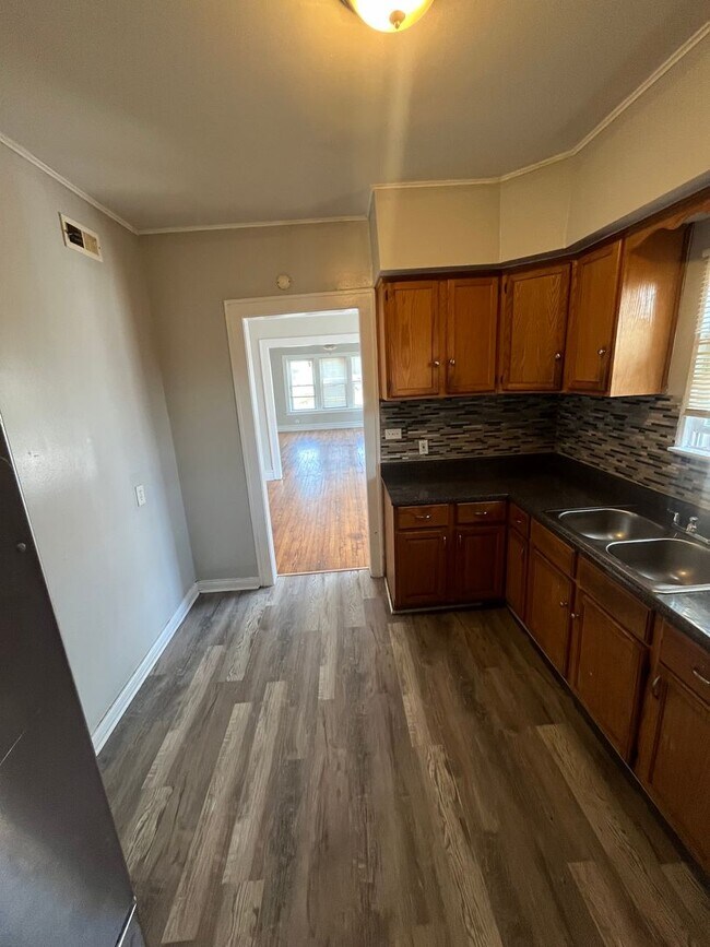 10934 S Vernon Ave in Chicago, IL - Building Photo - Building Photo