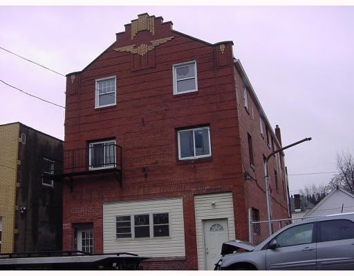 525 Broadway Ave in Mckees Rocks, PA - Building Photo