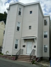 11 Hutchinsons Ct in Lynn, MA - Building Photo - Building Photo