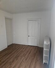 114 Simmons Ave, Unit 2 in Cohoes, NY - Foto de edificio - Building Photo