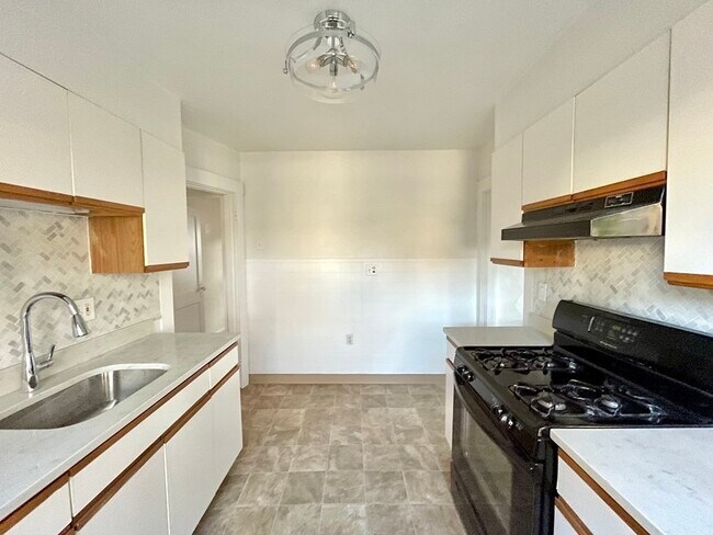 122 Warren St in Medford, MA - Building Photo - Building Photo
