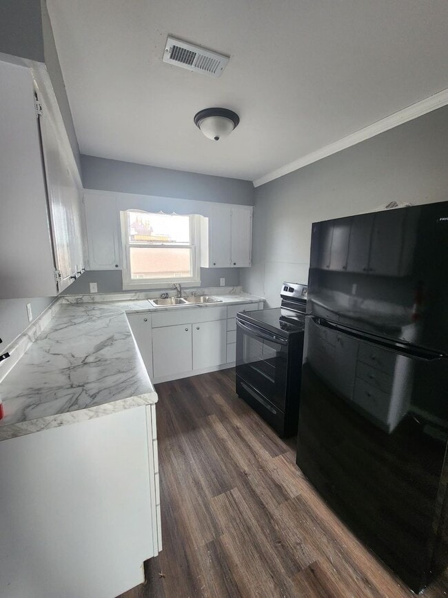 108 E Deyoung St in Marion, IL - Building Photo - Building Photo