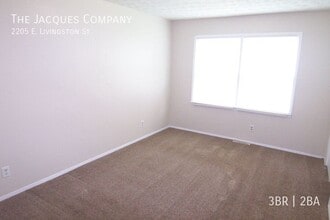 2205 E Livingston St in Springfield, MO - Building Photo - Building Photo