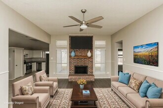 317 Glen Meadow Dr in Glenn Heights, TX - Foto de edificio - Building Photo