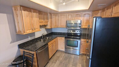 7910 E Camelback Rd in Scottsdale, AZ - Building Photo - Building Photo