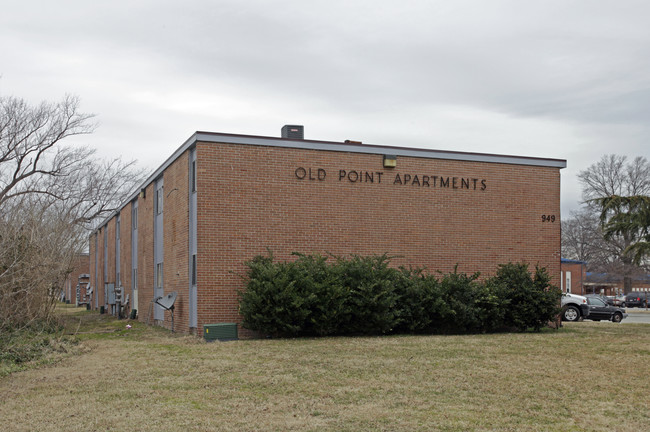 Old Point Apartments in Hampton, VA - Building Photo - Building Photo